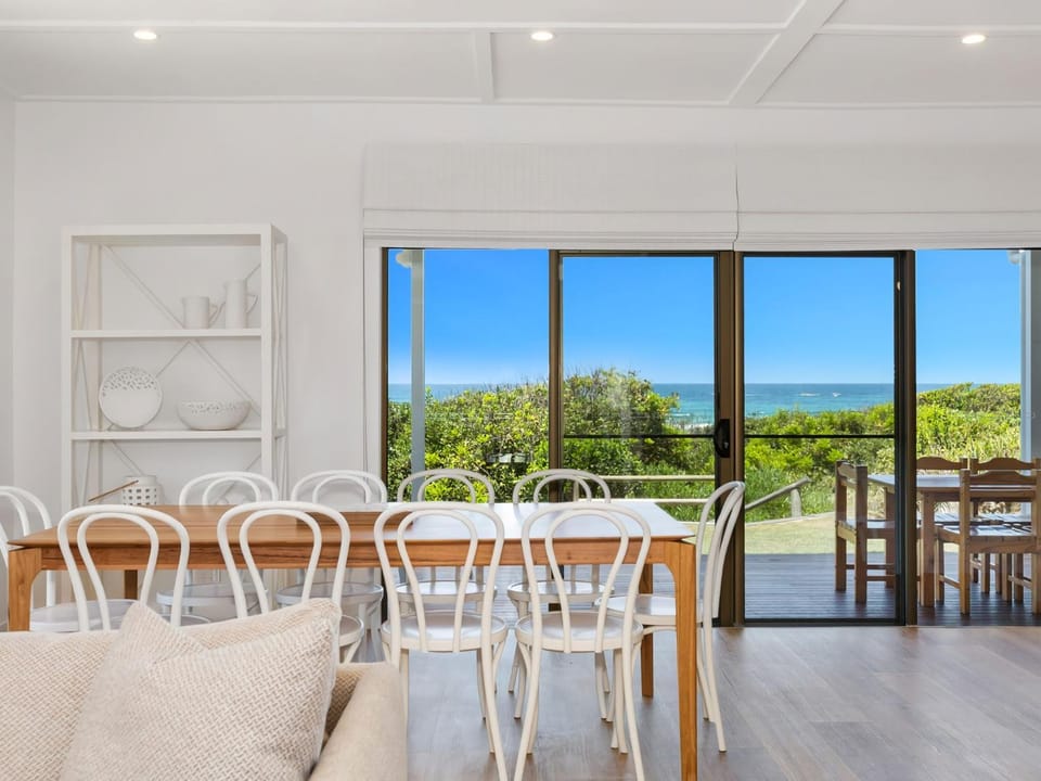 Natural landscape, View (from property/room), Balcony/Terrace, Seating area, Dining area, Sea view