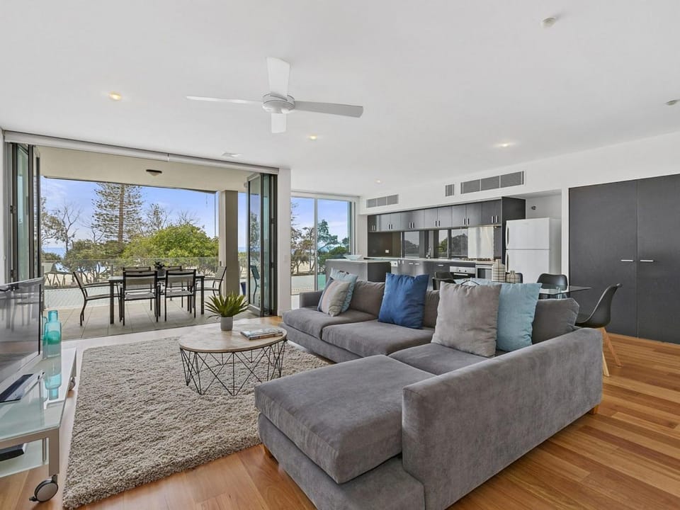 Patio, View (from property/room), Balcony/Terrace, Living room, Seating area, Dining area
