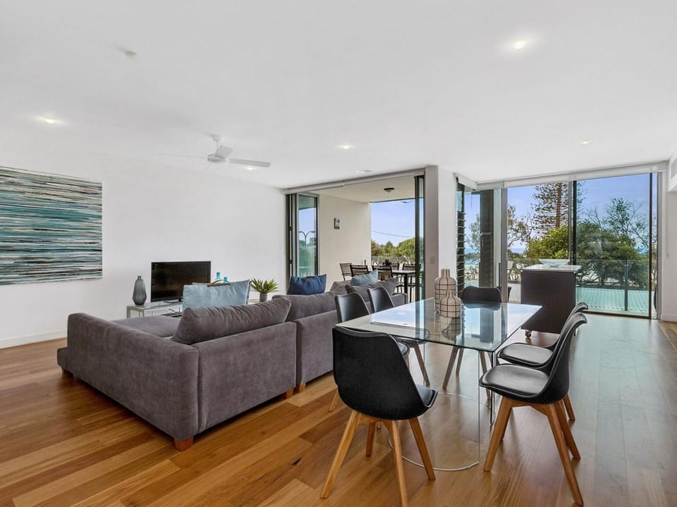 TV and multimedia, View (from property/room), Balcony/Terrace, Living room, Seating area, Dining area, Evening entertainment