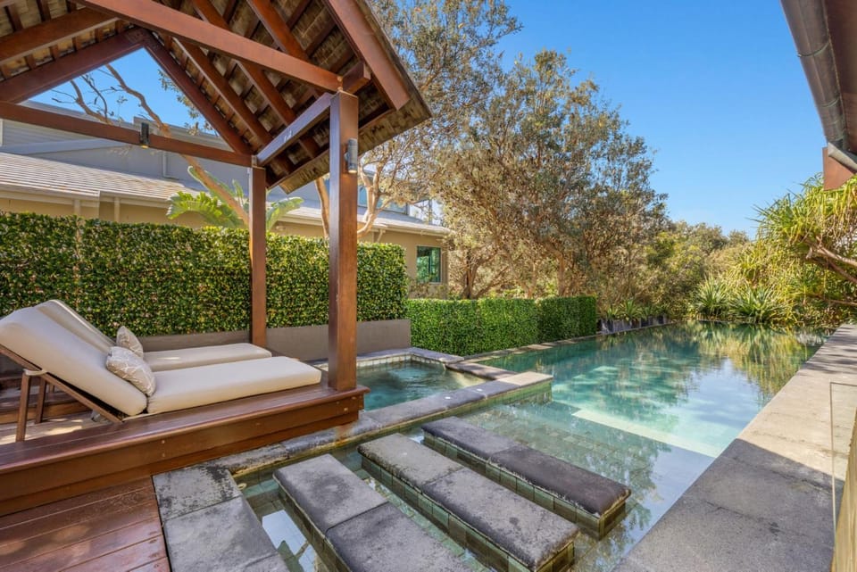 Patio, Spring, Day, Garden, Garden view, Pool view, Swimming pool, sunbed