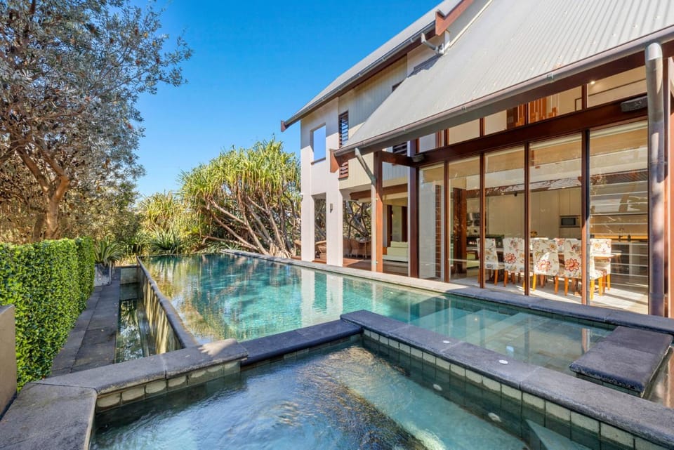 Property building, Patio, Day, Garden, Garden view, Pool view, Swimming pool, sunbed