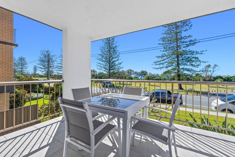Sunrise by the Sea 1 - Ocean Glimpse Apartment House in Kingscliff