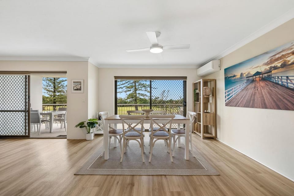 Sunrise by the Sea 1 - Ocean Glimpse Apartment House in Kingscliff