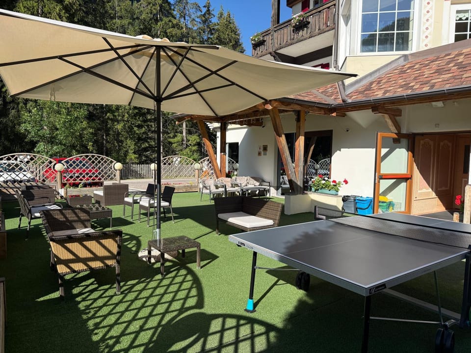 Chalet Pineta relax location Hotel in Canazei