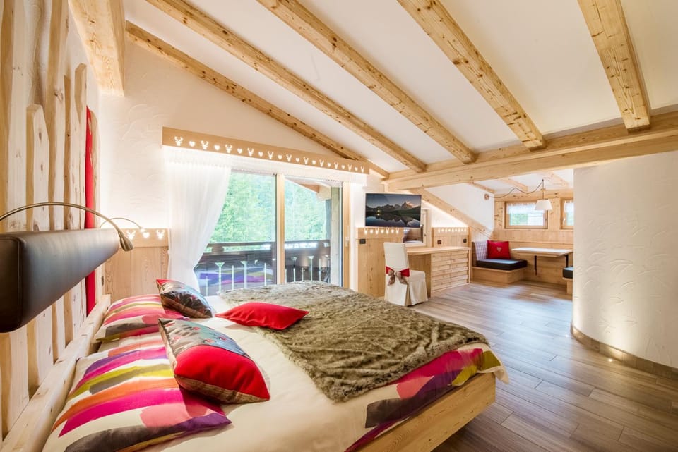 Chalet Pineta relax location Hotel in Canazei