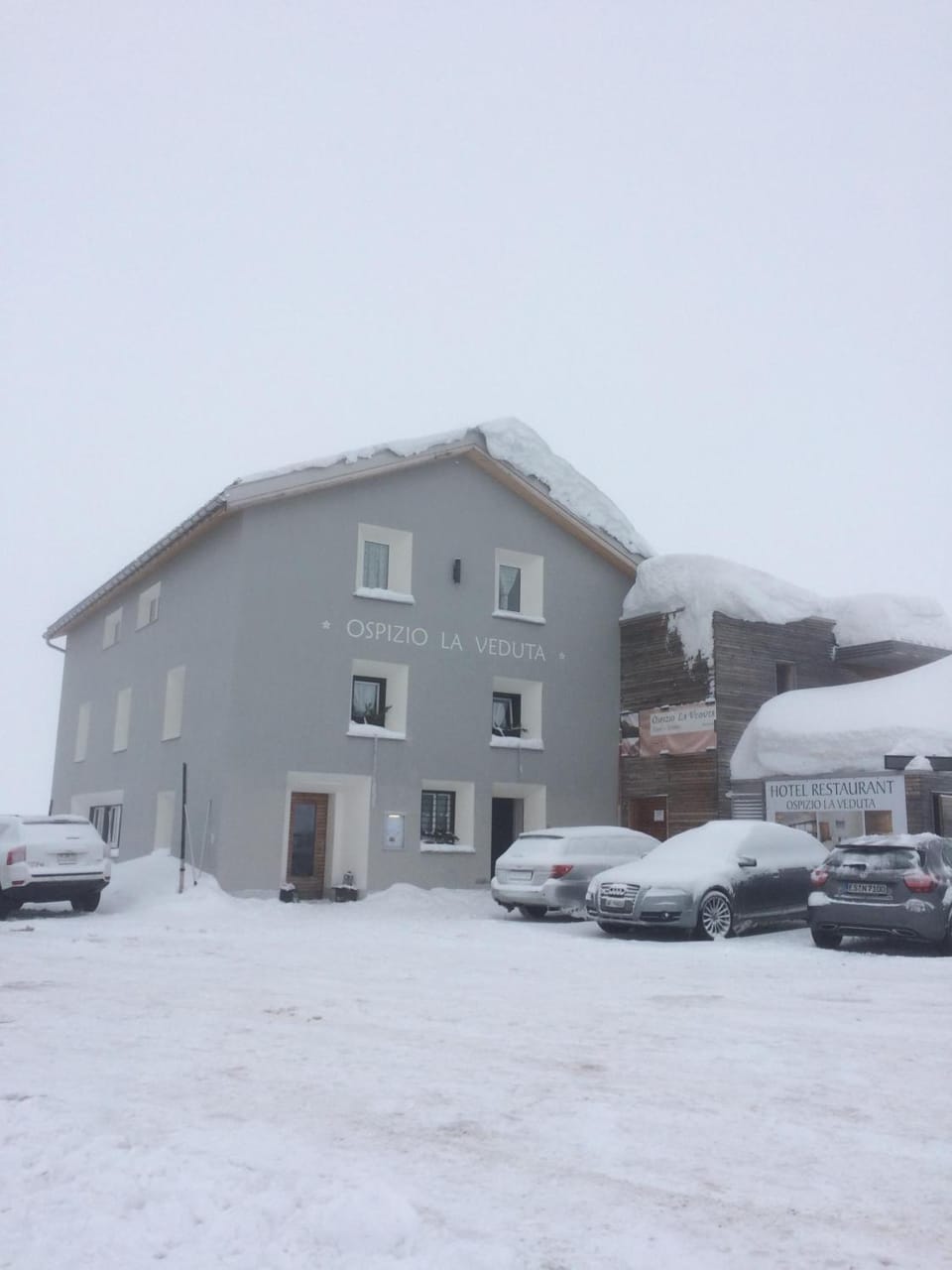 Property building, Day, Winter, Parking