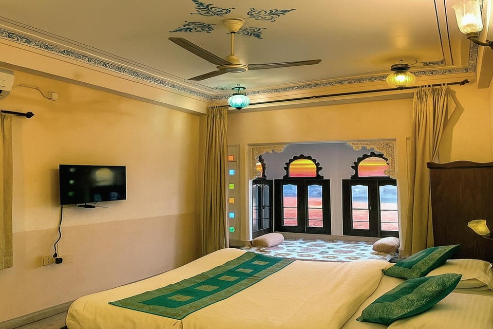Bed, TV and multimedia, Photo of the whole room, Bedroom, air conditioner