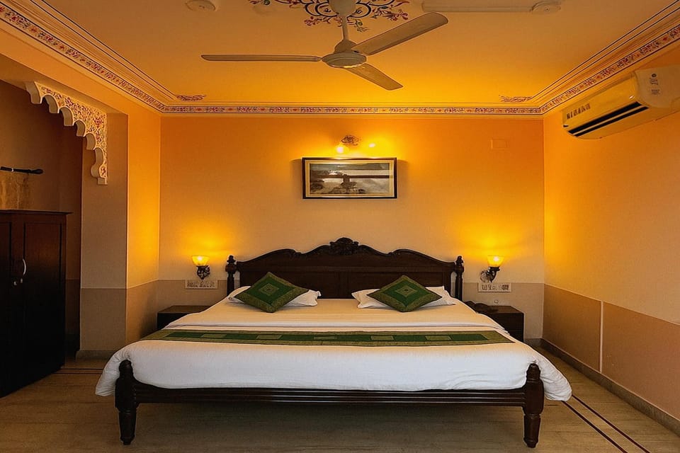 Bed, Photo of the whole room, Bedroom, air conditioner