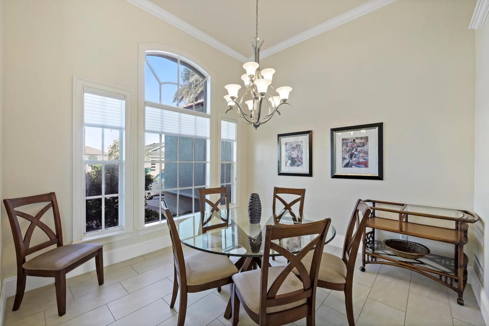 Pet-friendly waterfront home with heated pool and spa House in Marco Island