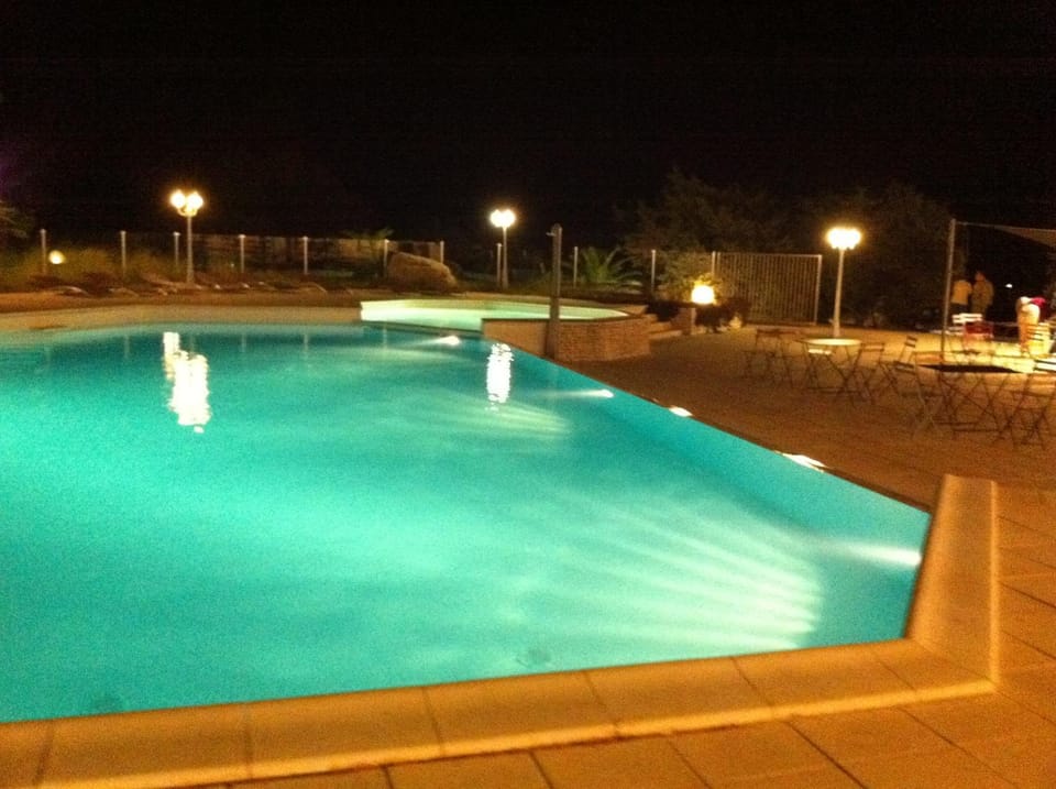 Restaurant/places to eat, Lounge or bar, Swimming pool