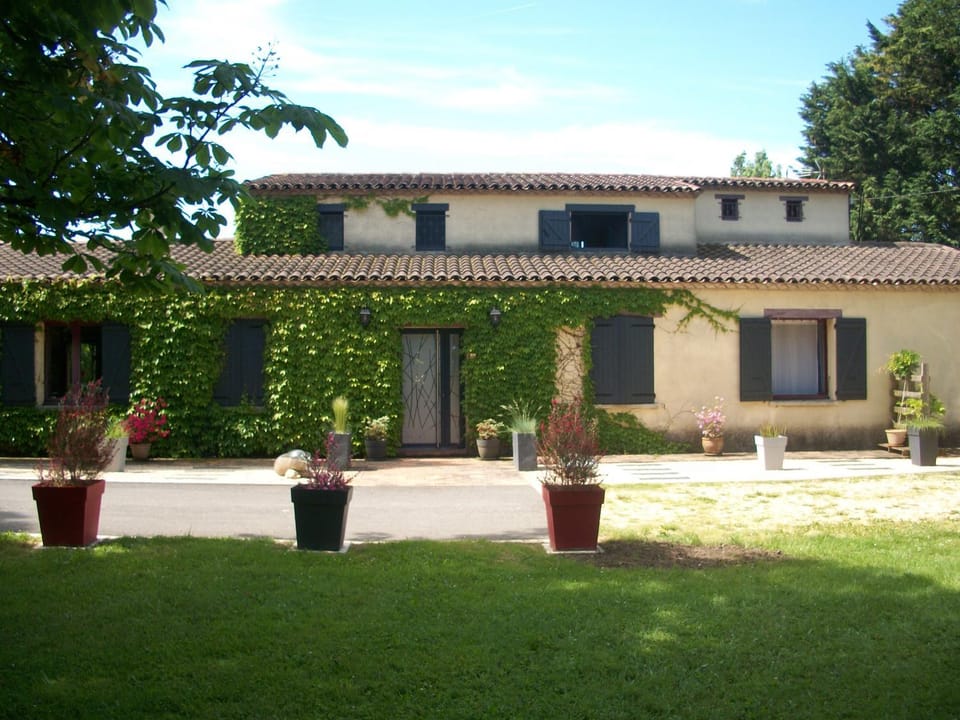 Property building, Facade/entrance, Garden view
