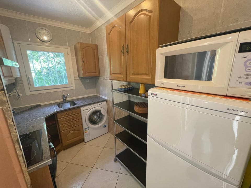 minibar, kitchen