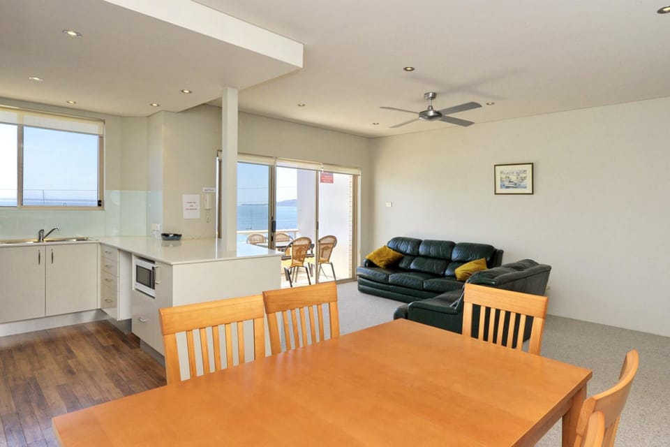 Del Rae Unit 12 25 Shoal Bay Road Apartment in Shoal Bay