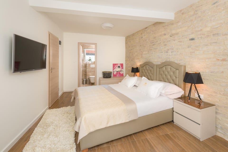 Agava Lux Rooms&Pool Bed and Breakfast in Split