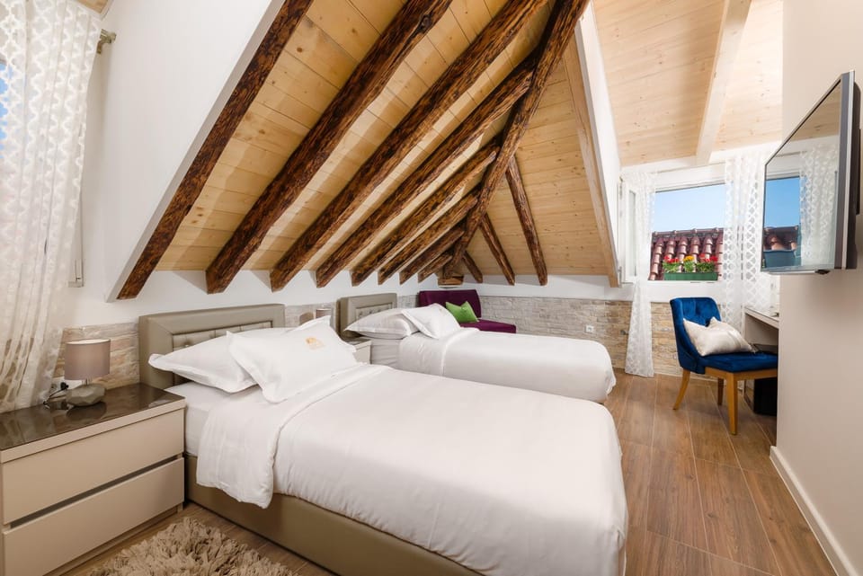 Agava Lux Rooms&Pool Bed and Breakfast in Split