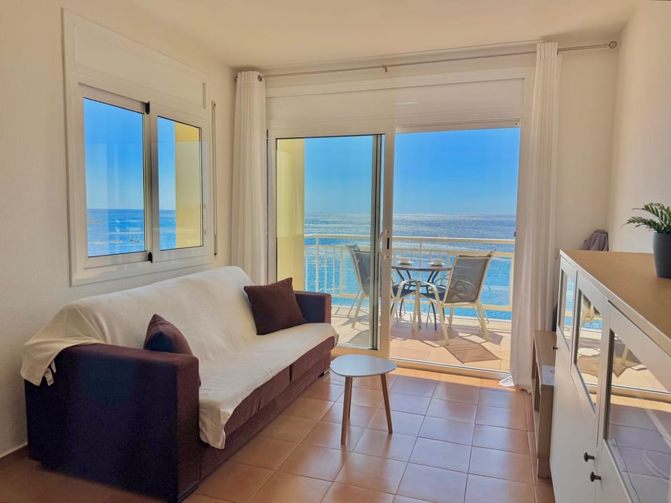 Living room, Sea view