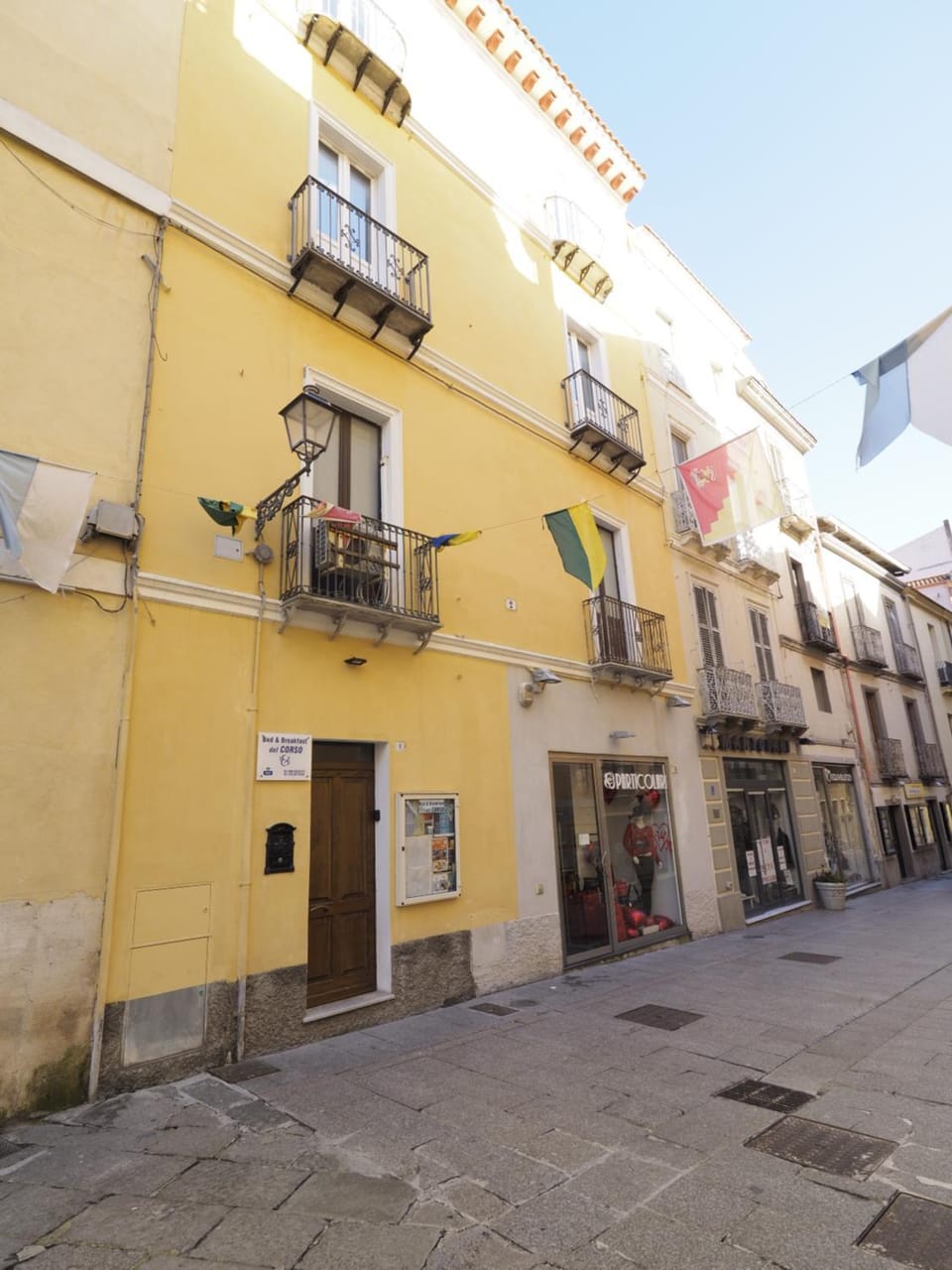 Facade/entrance