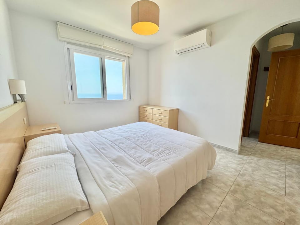 Bed, Photo of the whole room, Bedroom, wardrobe, air conditioner