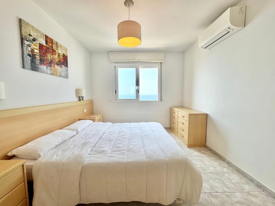 Bed, Photo of the whole room, Bedroom, air conditioner