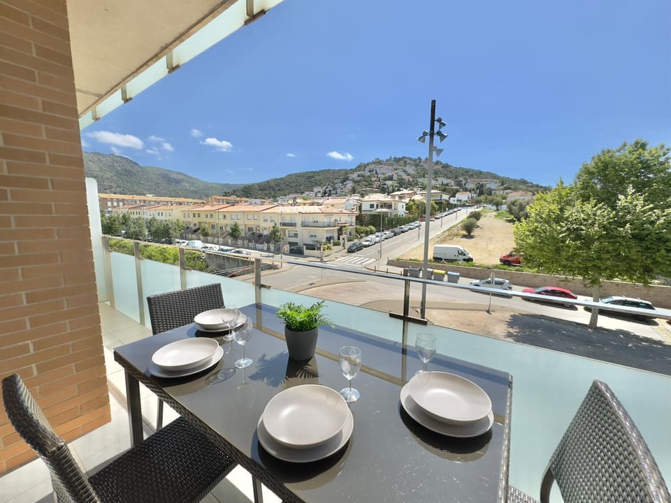 Natural landscape, Balcony/Terrace, Dining area