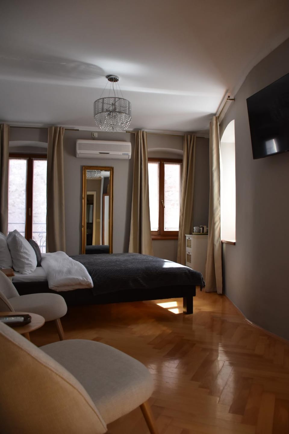 Communal lounge/ TV room, Bed, TV and multimedia, Photo of the whole room, Seating area, Bedroom