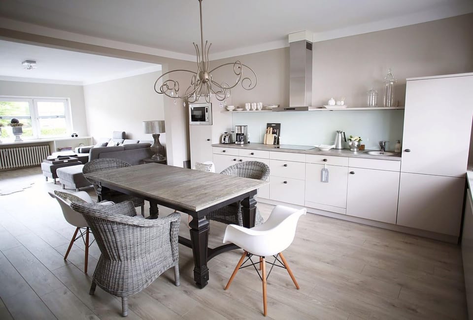 Kitchen or kitchenette, Living room, Seating area, Dining area, pet friendly, stove