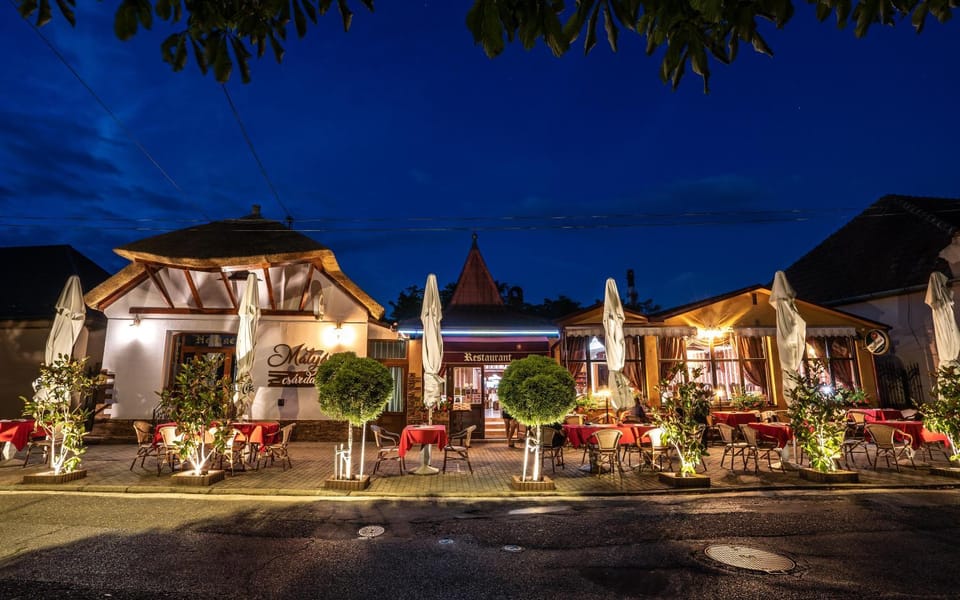 Property building, Restaurant/places to eat
