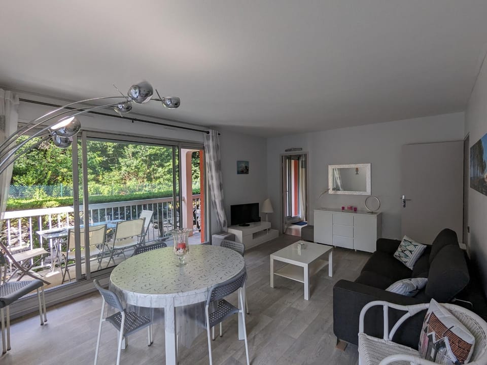 Arcachon Centre - Joli T3 Tout Confort - 4 Personnes - Balcons - Parking Sécurisé - FR-1-420-34 Apartment in Arcachon
