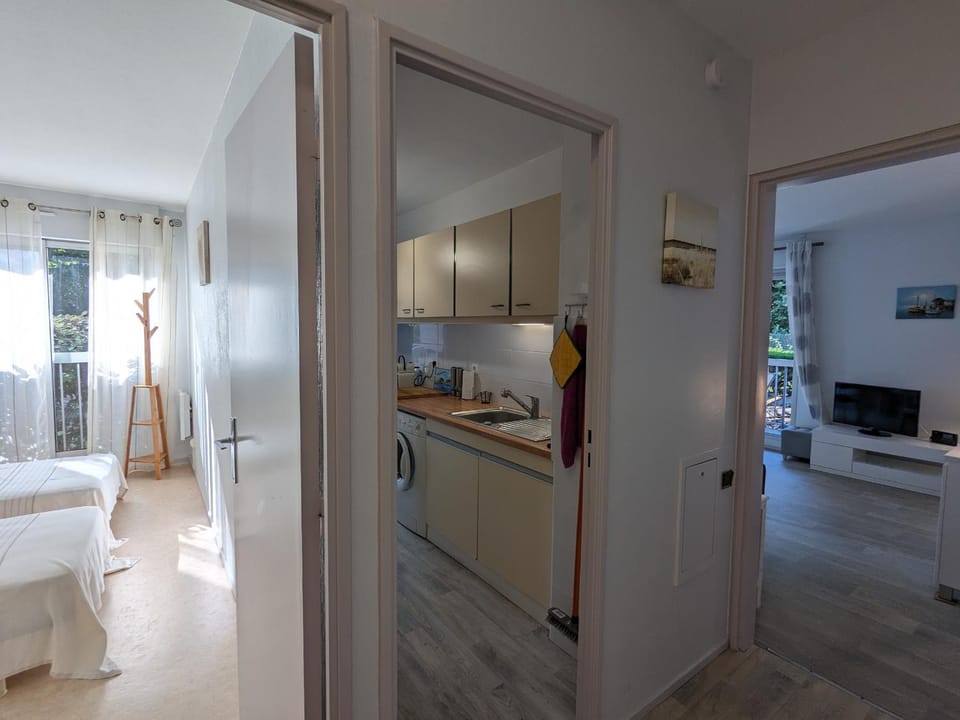 Arcachon Centre - Joli T3 Tout Confort - 4 Personnes - Balcons - Parking Sécurisé - FR-1-420-34 Apartment in Arcachon