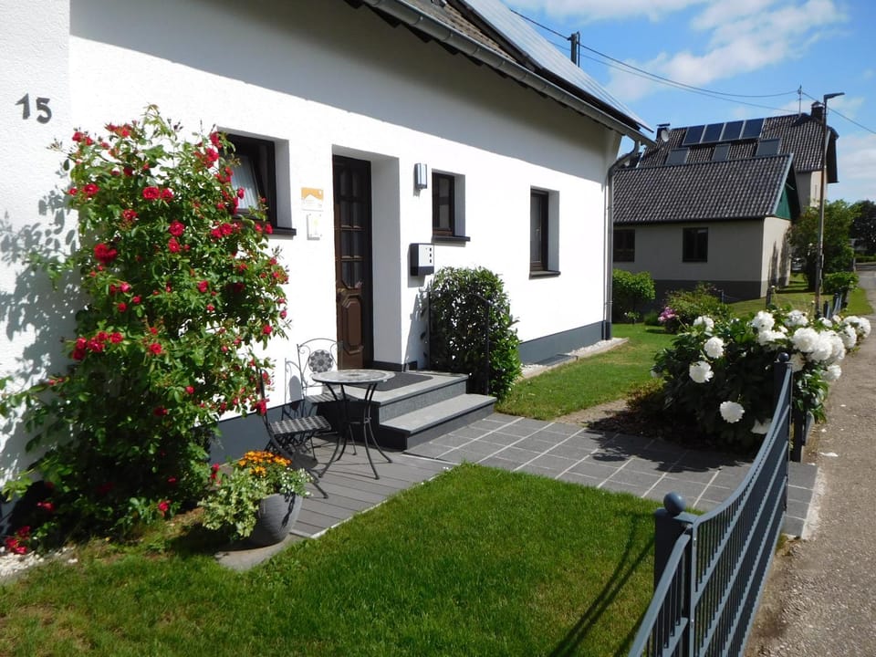 Property building, Facade/entrance, Garden