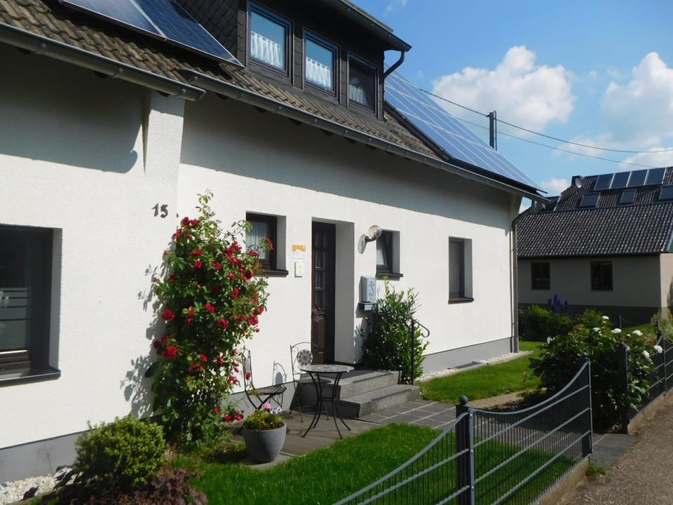 Property building, Facade/entrance, Garden