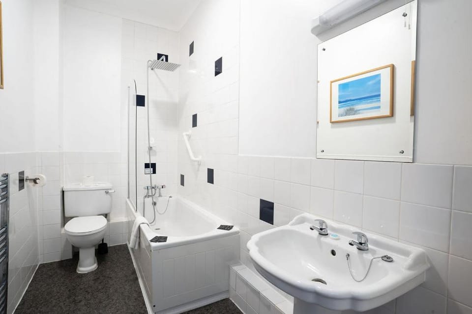 Shower, Toilet, Bathroom, Bath