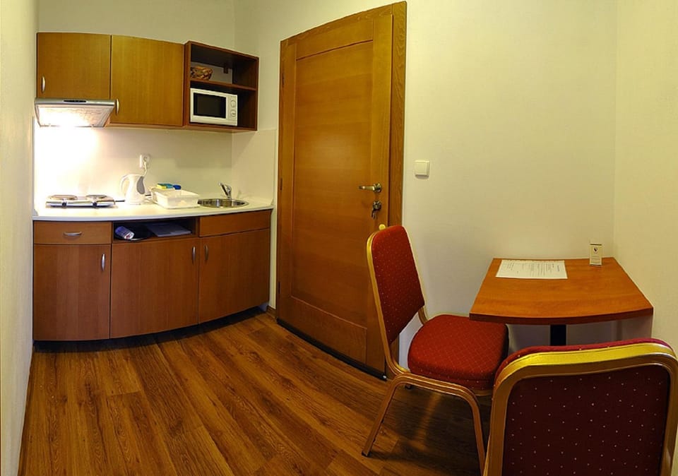 Food close-up, Coffee/tea facilities, Kitchen or kitchenette, Photo of the whole room, Drinks