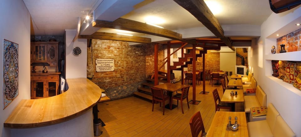 Restaurant/places to eat, Meeting/conference room, Breakfast