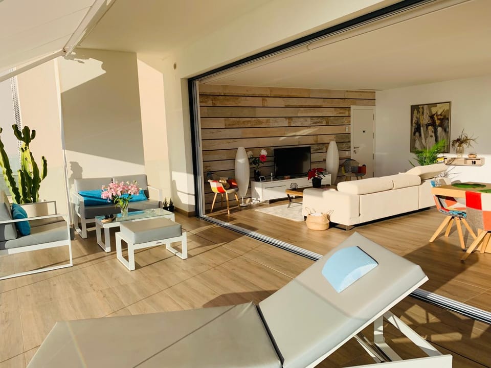 Patio, Living room