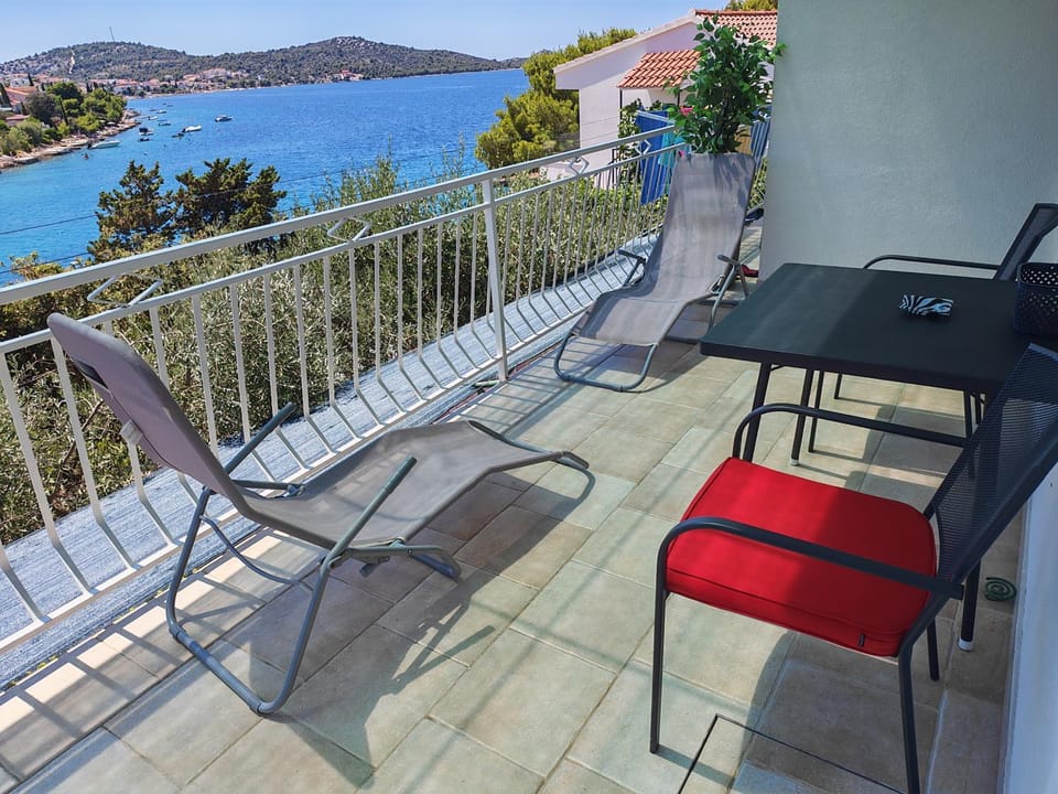 Rogoznica Seafront Apartment - Kalebova Luka Apartment in Šibenik-Knin County, Croatia
