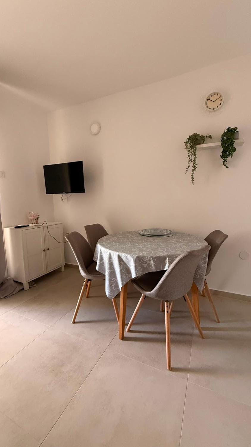 TV and multimedia, Dining area