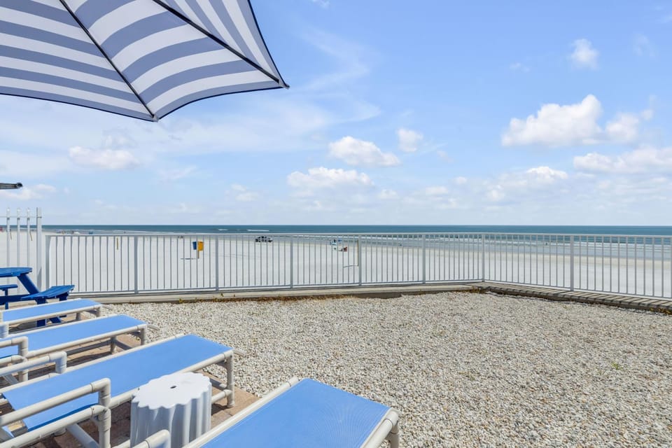 Ocean Beach Club Apartment in New Smyrna Beach