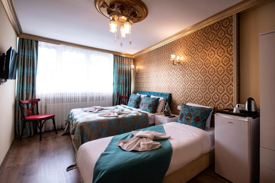 Bed, Photo of the whole room, towels