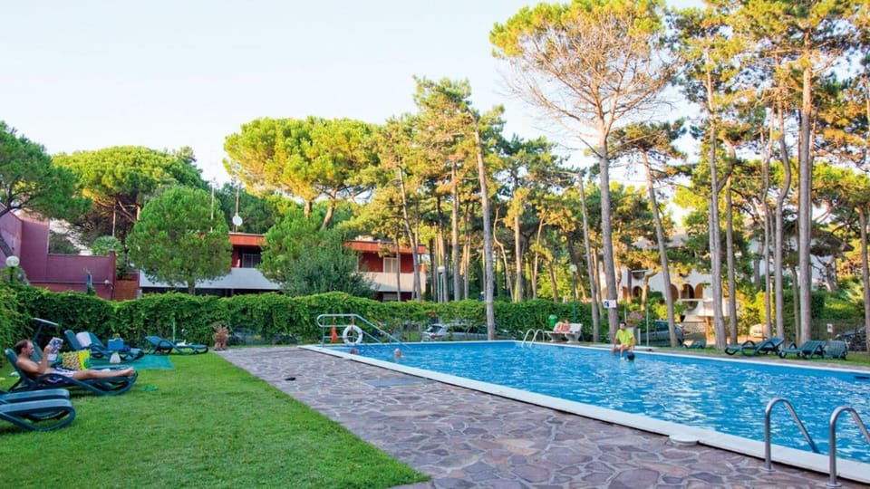 Swimming pool, Swimming pool