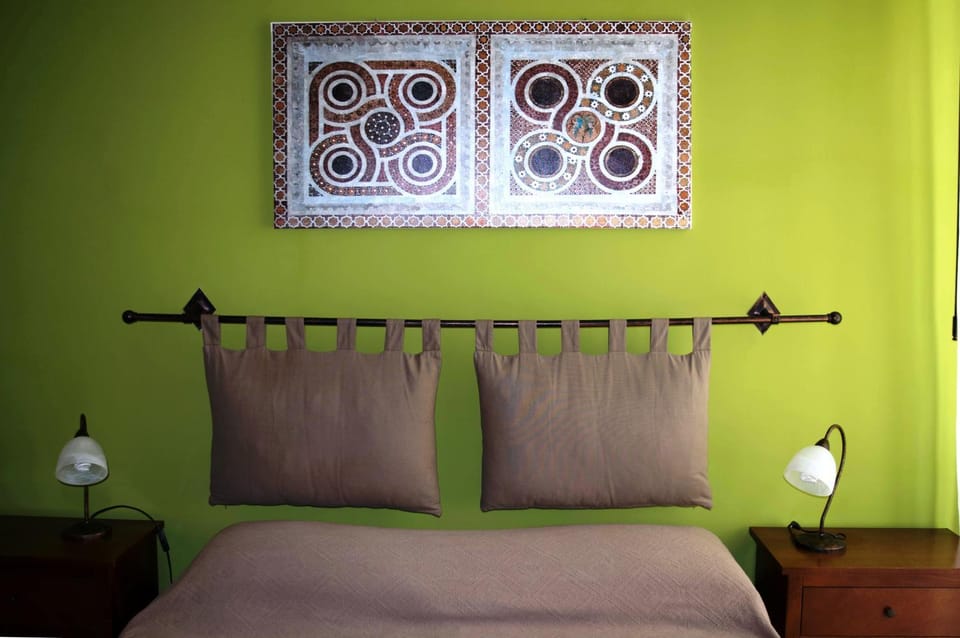 Bed, Other, Decorative detail
