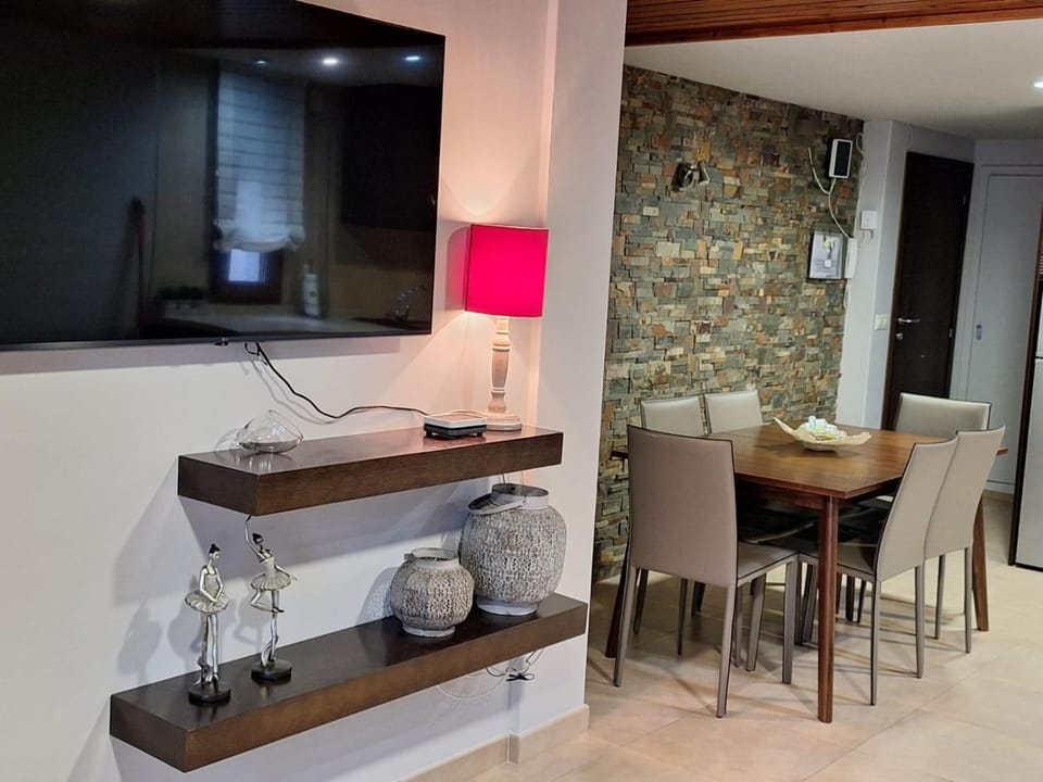 TV and multimedia, Kitchen or kitchenette, Living room