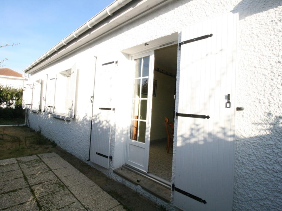 Maison Plain-Pied Centre-Ville, Proche Plage, Jardin Privé, Parking, Animaux Acceptés - FR-1-22-251 House in La Tranche-sur-Mer