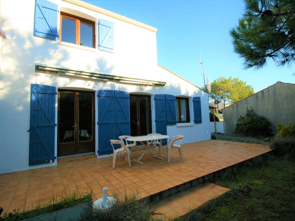 Maison avec grand jardin à 40m de la plage, prox. centre-ville, 3 ch, terrasse plein sud - FR-1-22-255 House in La Tranche-sur-Mer