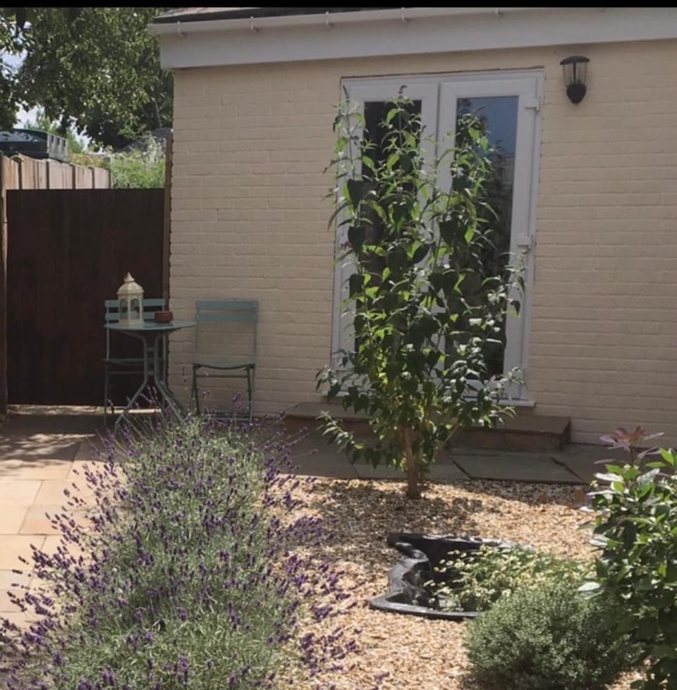The Annexe at Asbit Lodge Bed and Breakfast in Mildenhall