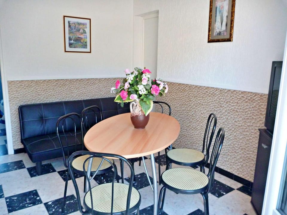 Appartement T2 ensoleillé à 2 pas de la plage avec terrasse, parking et wifi options - FR-1-387-123 Apartment in Marseillan
