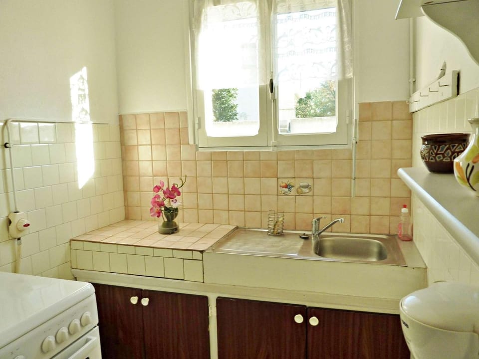 Appartement T2 ensoleillé à 2 pas de la plage avec terrasse, parking et wifi options - FR-1-387-123 Apartment in Marseillan