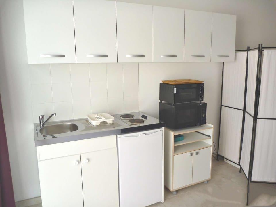 Studio Charmant à 2 Pas de la Plage avec Terrasse et Parking - FR-1-387-124 Apartment in Marseillan