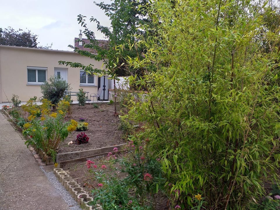 La maisonnette du Jardin Fleuri House in Normandy