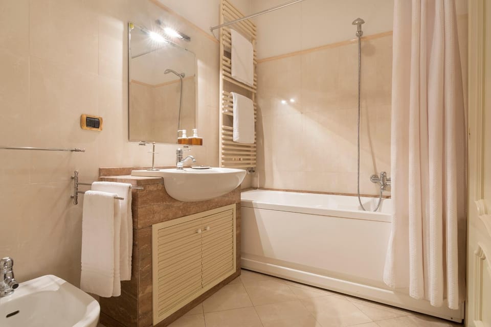 Shower, Toilet, Bathroom, Bath, bidet, towels